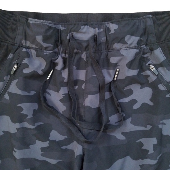 Apana Women's Lightweight Camo‎ Joggers Size: Medium - Picture 3 of 9
